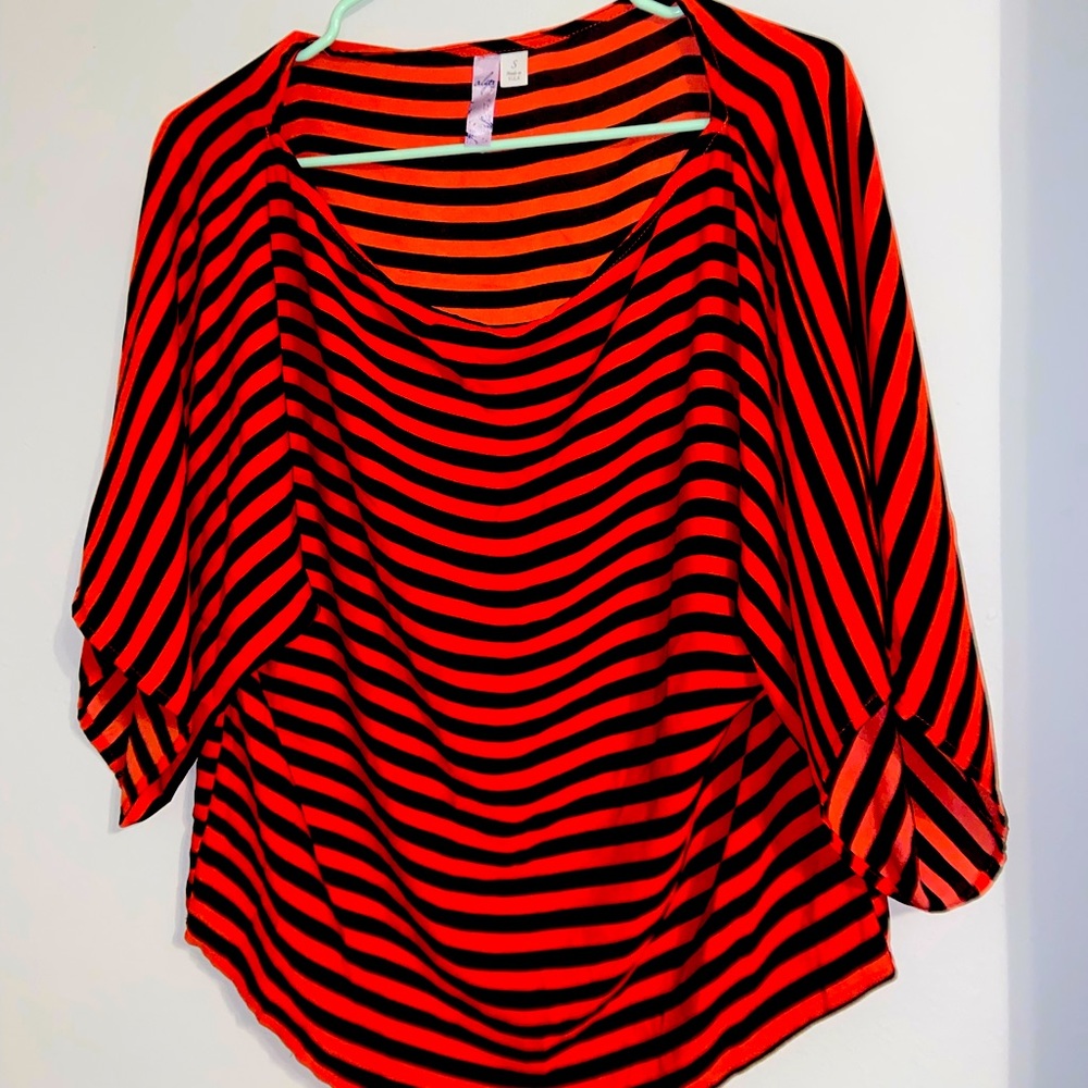 Black & Red Loose fitting blouse
